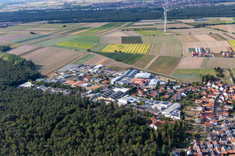 Vue aérienne de Dans la zone industrielle de Gereut, HGGS LaserCUT GmbH & Co. KG à Hatzenbühl dans le département Rhénanie-Palatinat, Allemagne