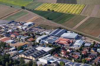Vue oblique de Dans la zone industrielle de Gereut, HGGS LaserCUT GmbH & Co. KG à Hatzenbühl dans le département Rhénanie-Palatinat, Allemagne