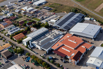 Dans la zone industrielle de Gereut, HGGS LaserCUT GmbH & Co. KG à Hatzenbühl dans le département Rhénanie-Palatinat, Allemagne vue d'en haut