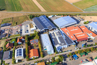 Enregistrement par drone de Dans la zone industrielle de Gereut, HGGS LaserCUT GmbH & Co. KG à Hatzenbühl dans le département Rhénanie-Palatinat, Allemagne