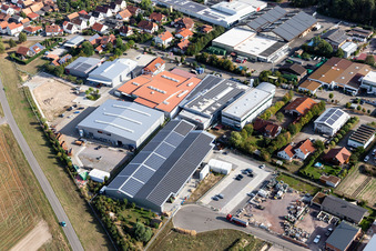 Dans la zone industrielle de Gereut, HGGS LaserCUT GmbH & Co. KG à Hatzenbühl dans le département Rhénanie-Palatinat, Allemagne vu d'un drone