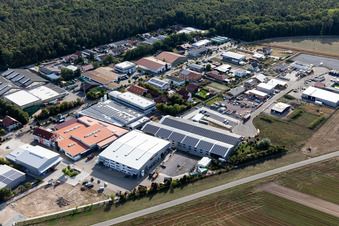 Vue oblique de Dans la zone industrielle de Gereut, HGGS LaserCUT GmbH & Co. KG à Hatzenbühl dans le département Rhénanie-Palatinat, Allemagne