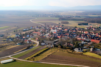 Enregistrement par drone de Niederlauterbach dans le département Bas Rhin, France