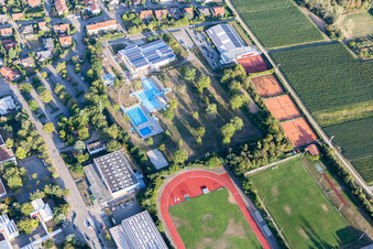 Vue aérienne de Rebmeerbad à Bad Bergzabern dans le département Rhénanie-Palatinat, Allemagne