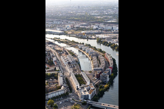Photographie aérienne de Île du port à le quartier Hafen in Offenbach am Main dans le département Hesse, Allemagne