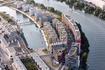 Vue oblique de Île du port à le quartier Hafen in Offenbach am Main dans le département Hesse, Allemagne