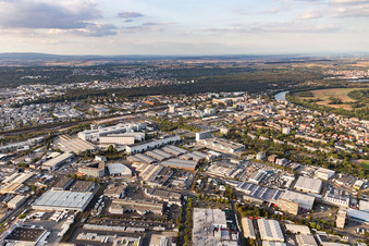 Vue aérienne de Zone industrielle et commerciale à Fechenheim à le quartier Fechenheim in Frankfurt am Main dans le département Hesse, Allemagne
