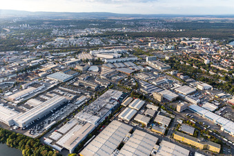 Vue aérienne de Port à le quartier Fechenheim in Frankfurt am Main dans le département Hesse, Allemagne