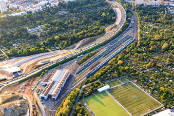 Vue aérienne de Eintracht Frankfurt eV et VGF Dépôt Est à le quartier Seckbach in Frankfurt am Main dans le département Hesse, Allemagne
