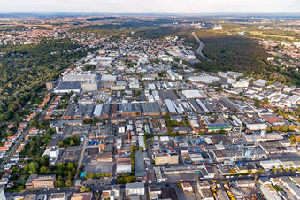 Vue aérienne de Zone industrielle et commerciale de Bergem-Enkheim à le quartier Seckbach in Frankfurt am Main dans le département Hesse, Allemagne