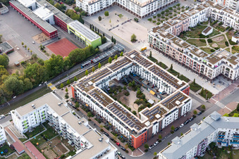 Vue aérienne de Immeuble avec cour à Gravensteiner Platz à le quartier Preungesheim in Frankfurt am Main dans le département Hesse, Allemagne