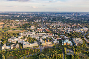 Vue aérienne de Quartier Niederursel in Frankfurt am Main dans le département Hesse, Allemagne