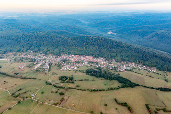 Ernolsheim-lès-Saverne dans le département Bas Rhin, France vue du ciel