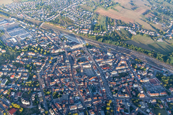 Vue aérienne de Centre-ville dans le centre-ville avec gare à Sarrebourg dans le département Moselle, France