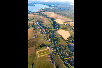 Vue aérienne de Parcours du canal et berges du canal de liaison Canal des Houlières de la Sarre à Diane-Capelle dans le département Moselle, France