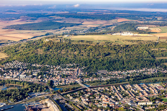 Vue aérienne de Moselle à Pont-Saint-Vincent dans le département Meurthe et Moselle, France