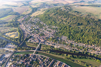 Vue aérienne de Pont-Saint-Vincent dans le département Meurthe et Moselle, France