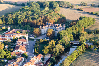 Château de Haroué à Haroué dans le département Meurthe et Moselle, France d'en haut