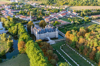 Château de Haroué à Haroué dans le département Meurthe et Moselle, France vue du ciel