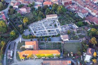 Vue aérienne de Cloître des Caopucines à Vézelise dans le département Meurthe et Moselle, France