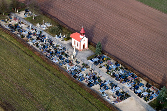 Vue aérienne de Cimetière à Salmbach dans le département Bas Rhin, France