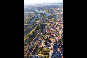 Vue aérienne de Cathédrale Saint-Étienne de Toul à Toul dans le département Meurthe et Moselle, France