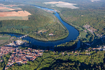 Vue aérienne de Moselknie, Domaine des Eaux Bleues à Pagny-la-Blanche-Côte dans le département Meuse, France