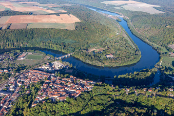 Vue aérienne de Moselknie et Domaine des Eaux Bleues à Liverdun dans le département Meurthe et Moselle, France