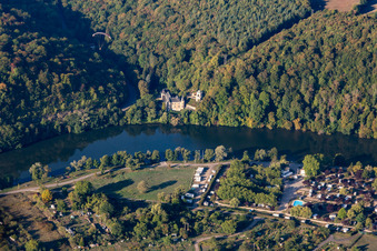 Vue aérienne de Château de la Flie sur la Moselle à Liverdun dans le département Meurthe et Moselle, France