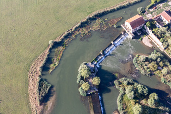 Vue aérienne de Meurthe à Saint-Nicolas-de-Port dans le département Meurthe et Moselle, France