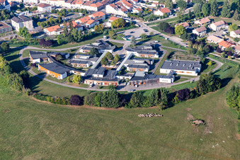 Vue aérienne de Centre pour seniors "Maison de Retraite Rosières Aux Salines" Rue du Paquis des Toiles à Rosières-aux-Salines à Rosières-aux-Salines dans le département Meurthe et Moselle, France