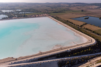 Marais salants à Rosières-aux-Salines dans le département Meurthe et Moselle, France vue d'en haut