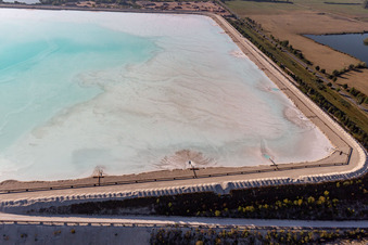 Marais salants à Rosières-aux-Salines dans le département Meurthe et Moselle, France depuis l'avion