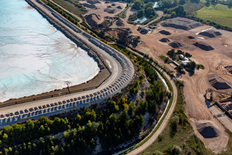 Marais salants à Rosières-aux-Salines dans le département Meurthe et Moselle, France vue du ciel