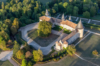 Vue aérienne de Château de Bourlémont à Frébécourt à Frebécourt dans le département Vosges, France