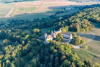 Château de Bourlémont à Frebécourt dans le département Vosges, France hors des airs