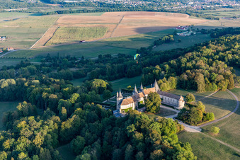 Château de Bourlémont à Frebécourt dans le département Vosges, France vue d'en haut