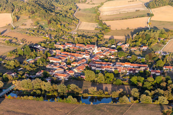 Vue aérienne de Les rives de la Meuse à Maxey-sur-Meuse dans le département Vosges, France