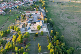 Vue aérienne de Château de Montbras à Montbras dans le département Meuse, France