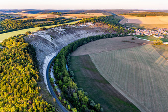 Vue aérienne de Sites de décollage de parapente au-dessus du Chêtre à Champougny dans le département Meuse, France