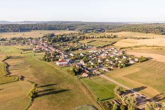 Vue aérienne de Mandres-sur-Vair dans le département Vosges, France