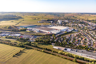 Vue aérienne de Nestlé Waters Supply Est à Contrexéville dans le département Vosges, France