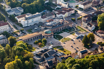 Vue aérienne de Thermes et casino Thermes de Contrexéville à Contrexéville à Contrexéville dans le département Vosges, France