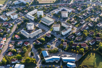 Vue aérienne de Ecole Primaire Stanislas Lesczynski à Contrexéville dans le département Vosges, France