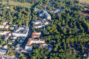 Vue aérienne de Casino de Vittel, Les Thermes de Vittel à Vittel dans le département Vosges, France