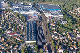 Vue oblique de Site de l'usine de fabrication de produits alimentaires Nestlé Waters Supply Est à Vittel dans le département Vosges, France