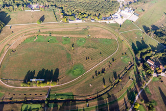 Vue aérienne de Cours d'équitation à Vittel dans le département Vosges, France