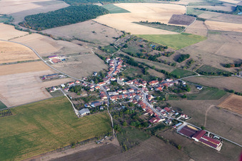 Vue aérienne de Aéroport d'Épinal-Mirecourt à Juvaincourt dans le département Vosges, France