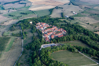 Vue aérienne de Vaudémont dans le département Meurthe et Moselle, France