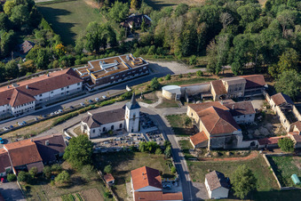 Vue aérienne de Dommartin-sur-Vraine dans le département Vosges, France